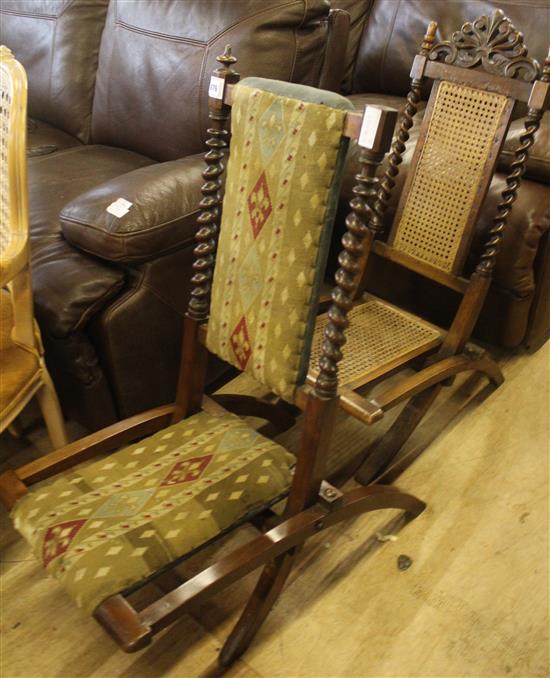 2 folding high back chairs(-)